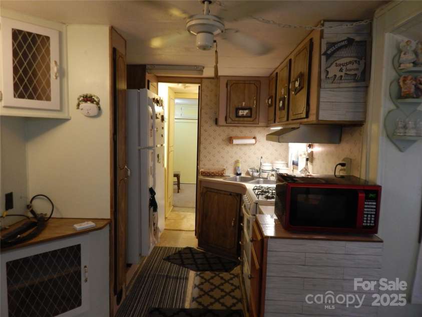 90 Park Place, Maggie Valley, NC 28751.  MLS# CAR4275343, YatesRealty ID 23263. 