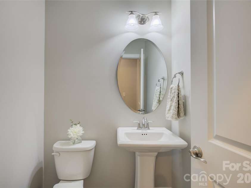 15417 Cimarron Hills Lane, Charlotte, NC 28278.  MLS# CAR4394645, YatesRealty ID 23264. 1/2 bath on the main