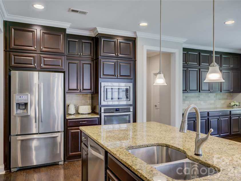 15417 Cimarron Hills Lane, Charlotte, NC 28278.  MLS# CAR4394645, YatesRealty ID 23264. 
