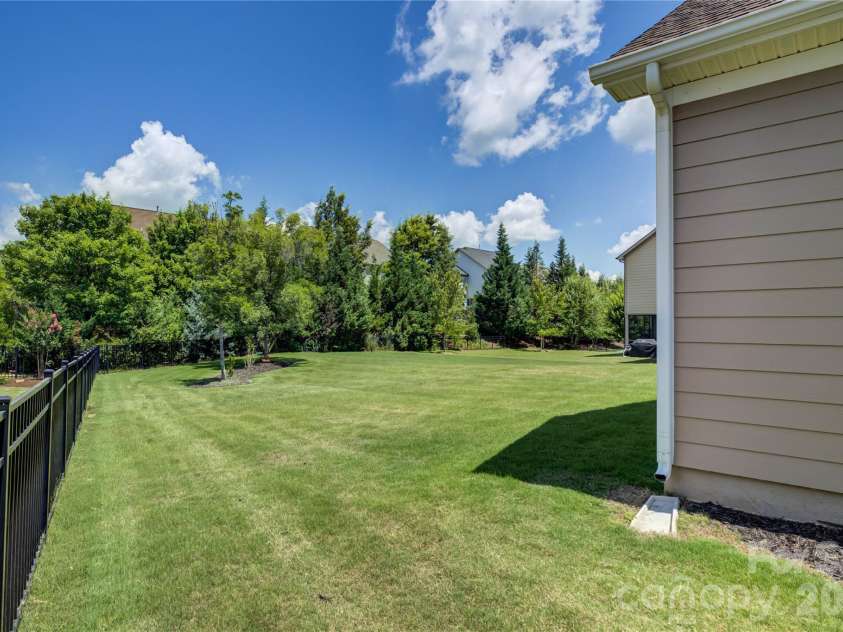 15417 Cimarron Hills Lane, Charlotte, NC 28278.  MLS# CAR4394645, YatesRealty ID 23264. 