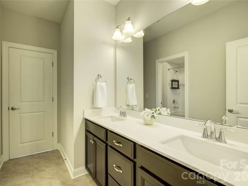 15417 Cimarron Hills Lane, Charlotte, NC 28278.  MLS# CAR4394645, YatesRealty ID 23264. Jack & Jill between bedroom 2 & 3