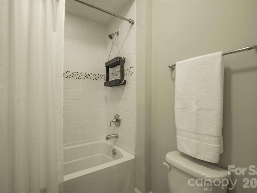 15417 Cimarron Hills Lane, Charlotte, NC 28278.  MLS# CAR4394645, YatesRealty ID 23264. Jack & Jill between bedroom 2 & 3