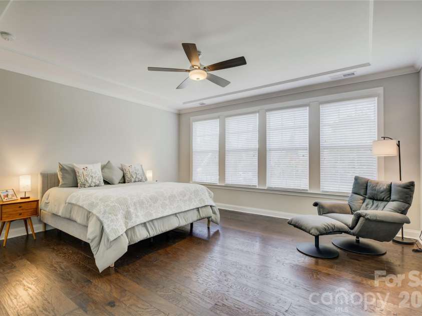 15417 Cimarron Hills Lane, Charlotte, NC 28278.  MLS# CAR4394645, YatesRealty ID 23264. Primary suite on the main