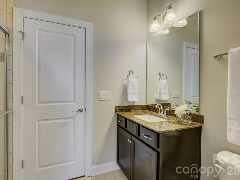 15417 Cimarron Hills Lane, Charlotte, NC 28278.  MLS# CAR4394645, YatesRealty ID 23264. Shared full bath with bonus-room