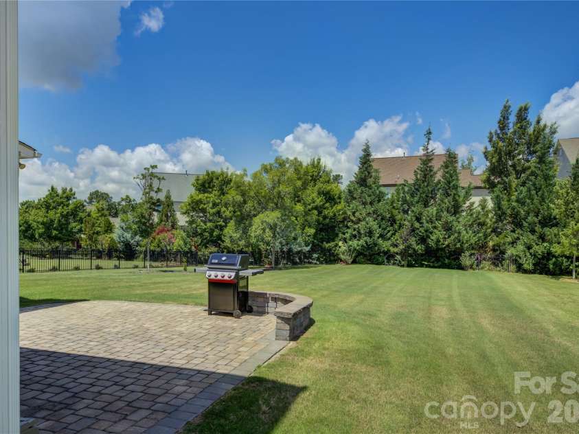 15417 Cimarron Hills Lane, Charlotte, NC 28278.  MLS# CAR4394645, YatesRealty ID 23264. Stunning back yard