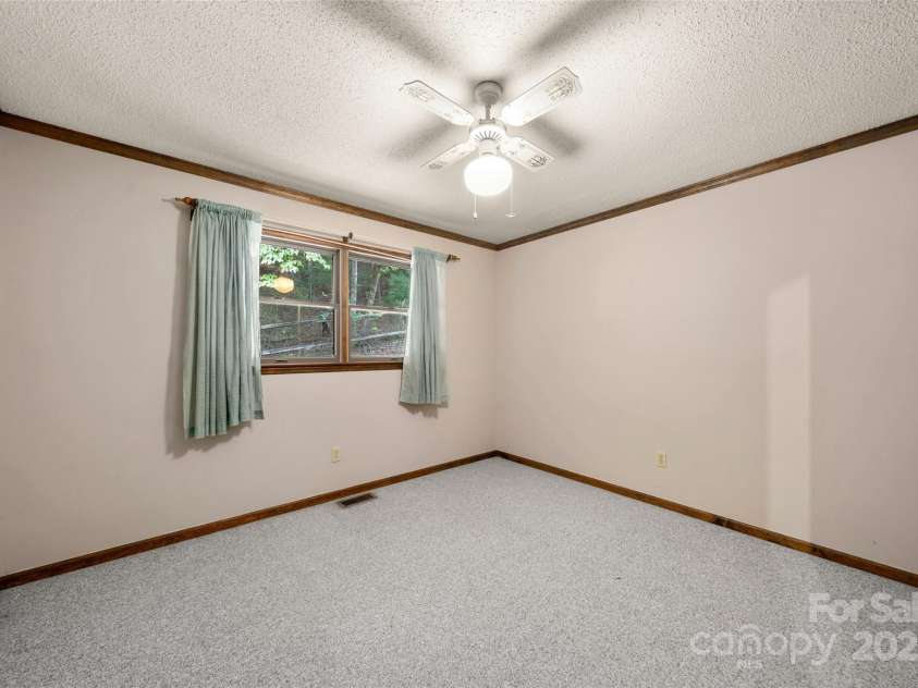 2344 Valencia Drive, Hendersonville, NC 28791.  MLS# CAR4274995, YatesRealty ID 23264. 