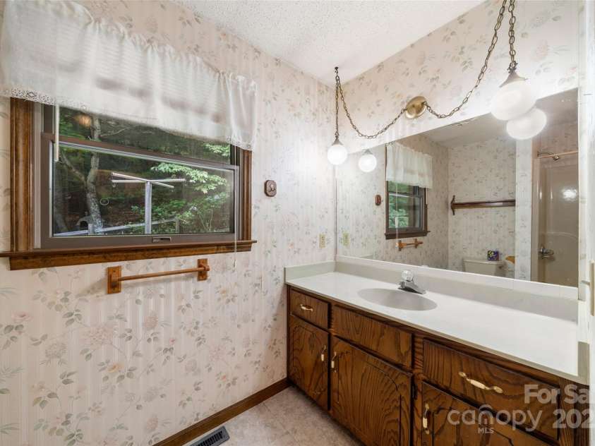 2344 Valencia Drive, Hendersonville, NC 28791.  MLS# CAR4274995, YatesRealty ID 23264. 
