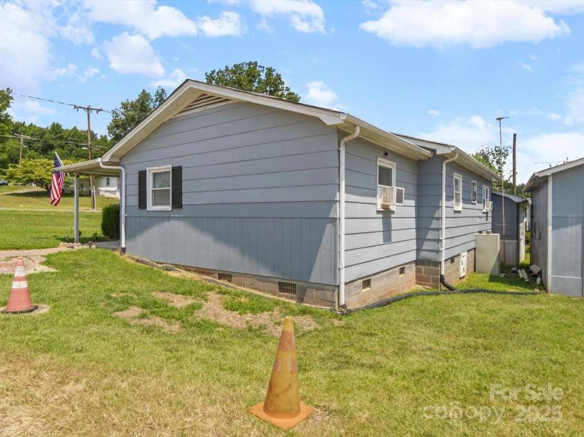 151 Robinson Road, Gastonia, NC 28056.  MLS# CAR4275727, YatesRealty ID 23266. 