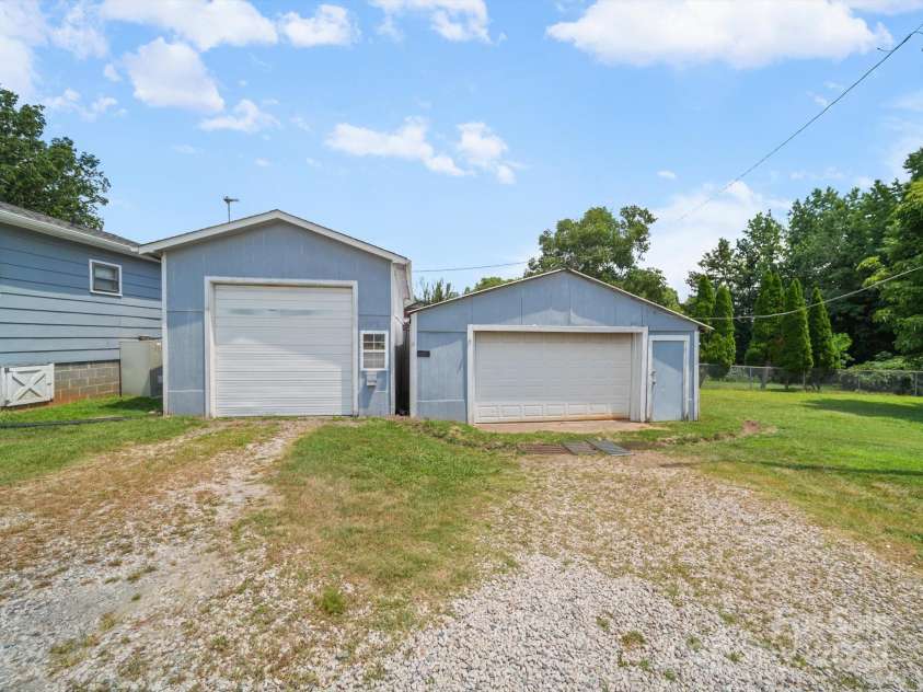 151 Robinson Road, Gastonia, NC 28056.  MLS# CAR4275727, YatesRealty ID 23266. 