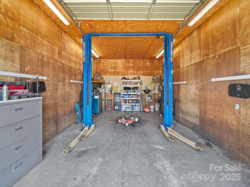 151 Robinson Road, Gastonia, NC 28056.  MLS# CAR4275727, YatesRealty ID 23266. Hydraulic lift