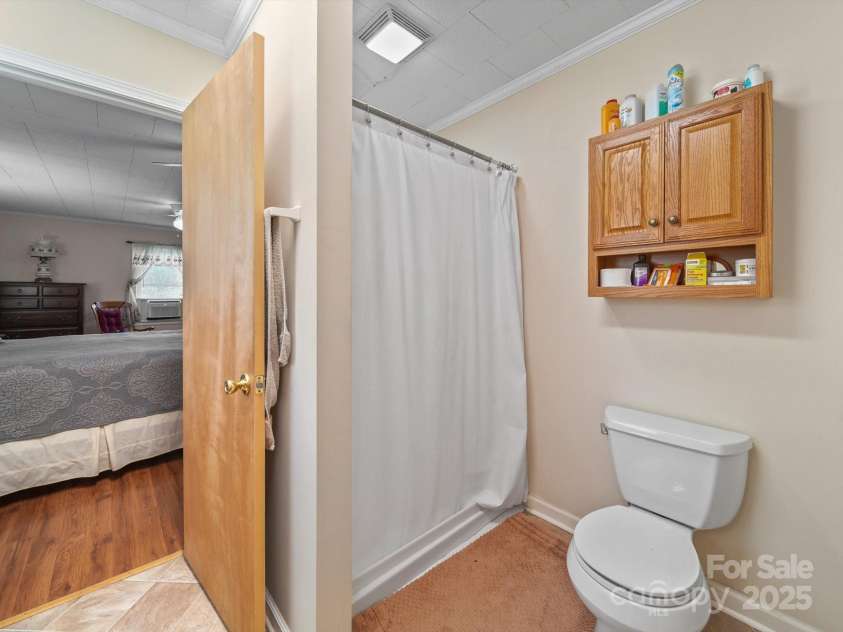 151 Robinson Road, Gastonia, NC 28056.  MLS# CAR4275727, YatesRealty ID 23266. Primary bath