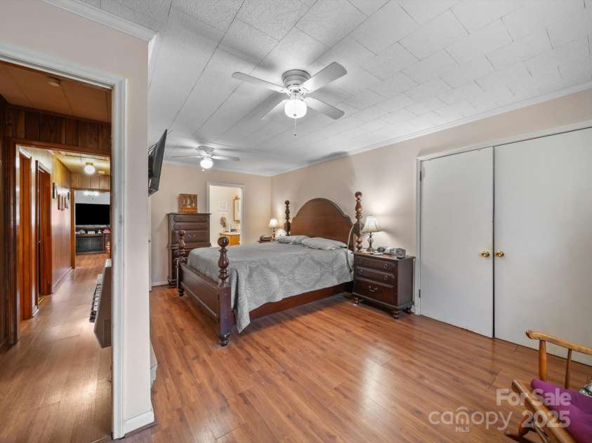 151 Robinson Road, Gastonia, NC 28056.  MLS# CAR4275727, YatesRealty ID 23266. Primary suite