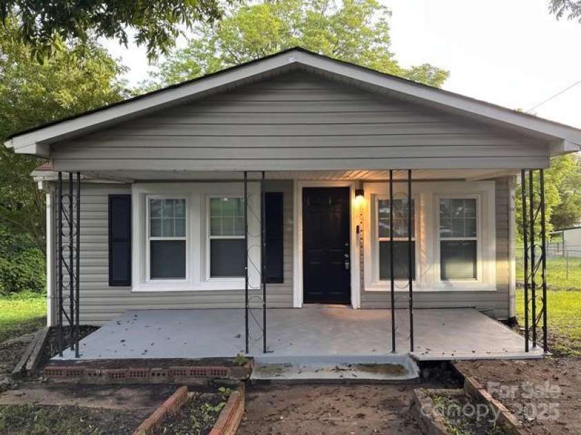 1849 Hilltop Circle, Gastonia, NC 28054.  MLS# CAR4276570, YatesRealty ID 23267. 