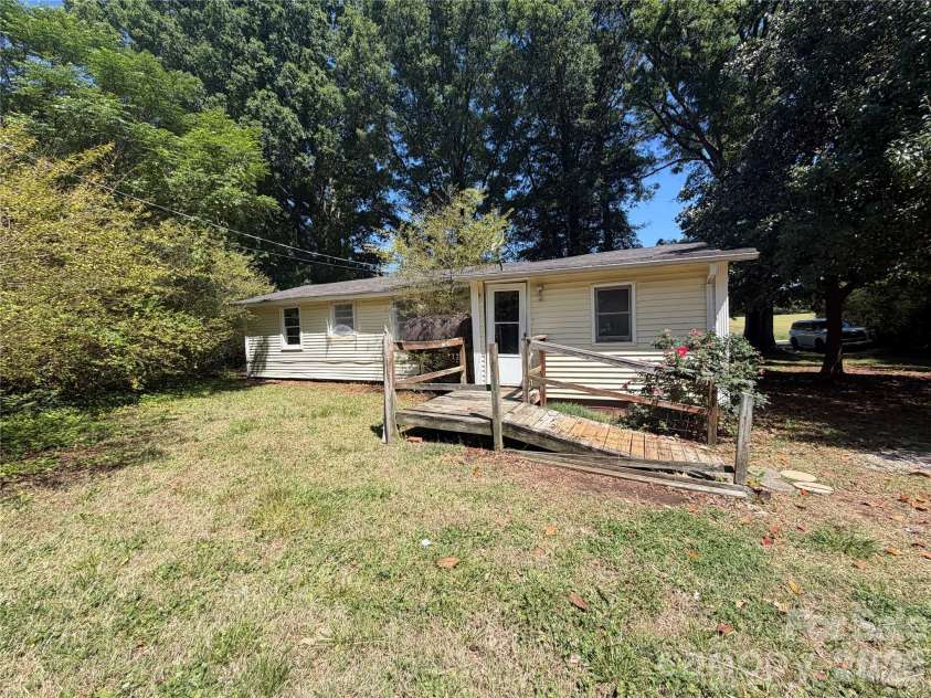 411 Pennigar Road, Monroe, NC 28110.  MLS# CAR4379555, YatesRealty ID 23267. 