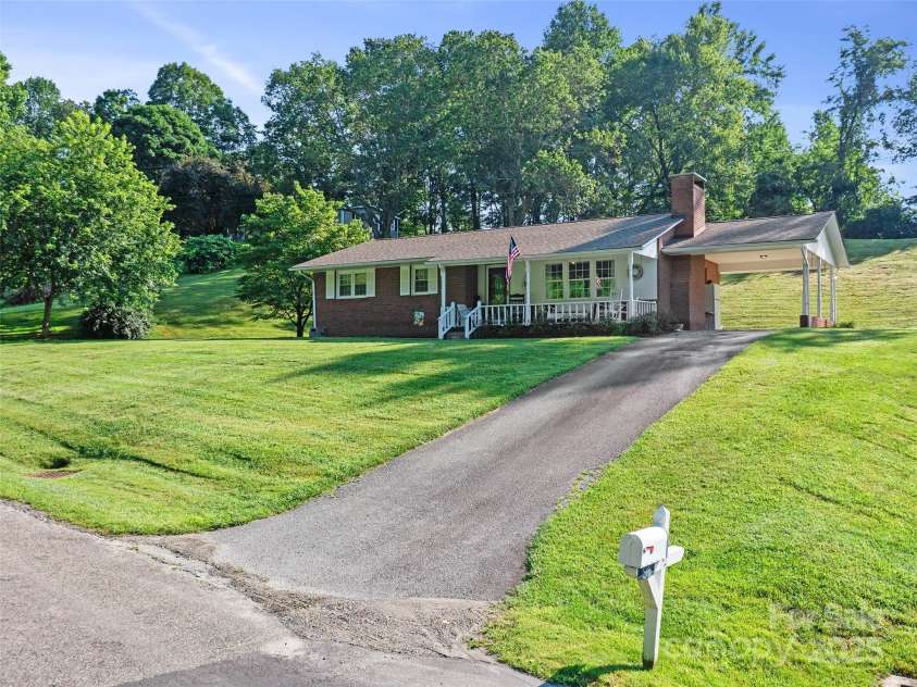 96 Mountain Road, Spruce Pine, NC 28777.  MLS# CAR4276760, YatesRealty ID 23269. 