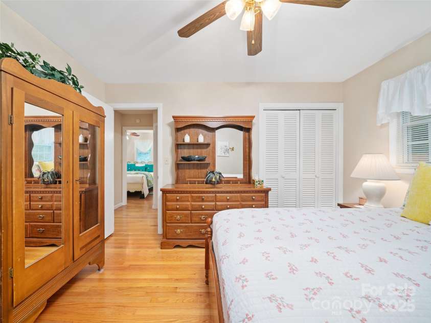 96 Mountain Road, Spruce Pine, NC 28777.  MLS# CAR4276760, YatesRealty ID 23269. 