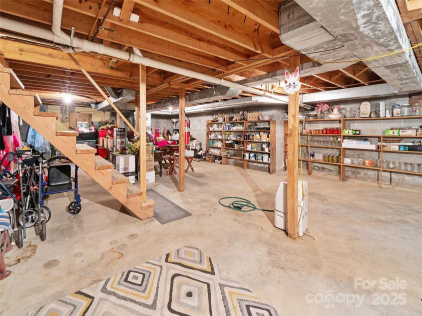 96 Mountain Road, Spruce Pine, NC 28777.  MLS# CAR4276760, YatesRealty ID 23269. 