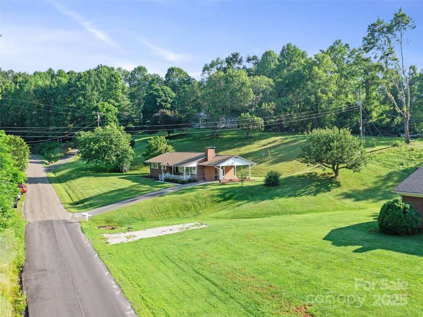 96 Mountain Road, Spruce Pine, NC 28777.  MLS# CAR4276760, YatesRealty ID 23269. 