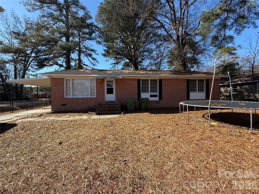 601 Grace Street, Bennettsville, SC 29512.  MLS# CAR4337120, YatesRealty ID 2327. 