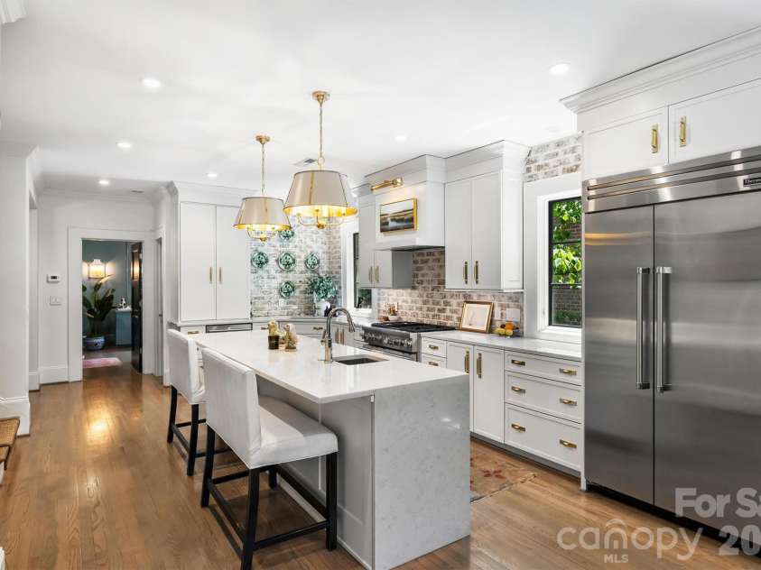 3610 Sharon Road, Charlotte, NC 28211.  MLS# CAR4381008, YatesRealty ID 23271. 
