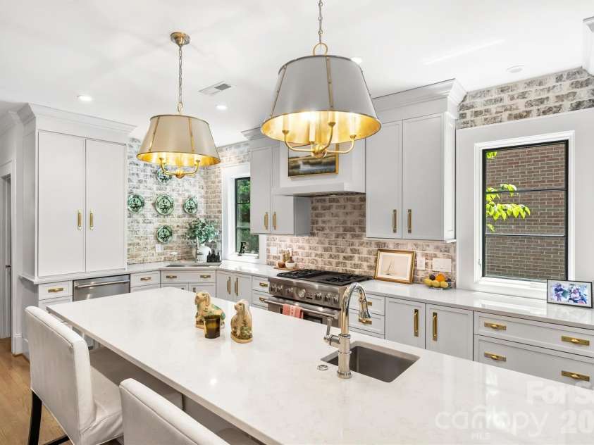 3610 Sharon Road, Charlotte, NC 28211.  MLS# CAR4381008, YatesRealty ID 23271. 