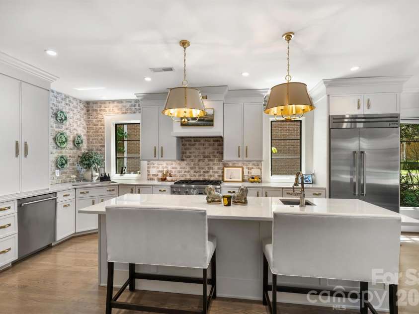 3610 Sharon Road, Charlotte, NC 28211.  MLS# CAR4381008, YatesRealty ID 23271. 