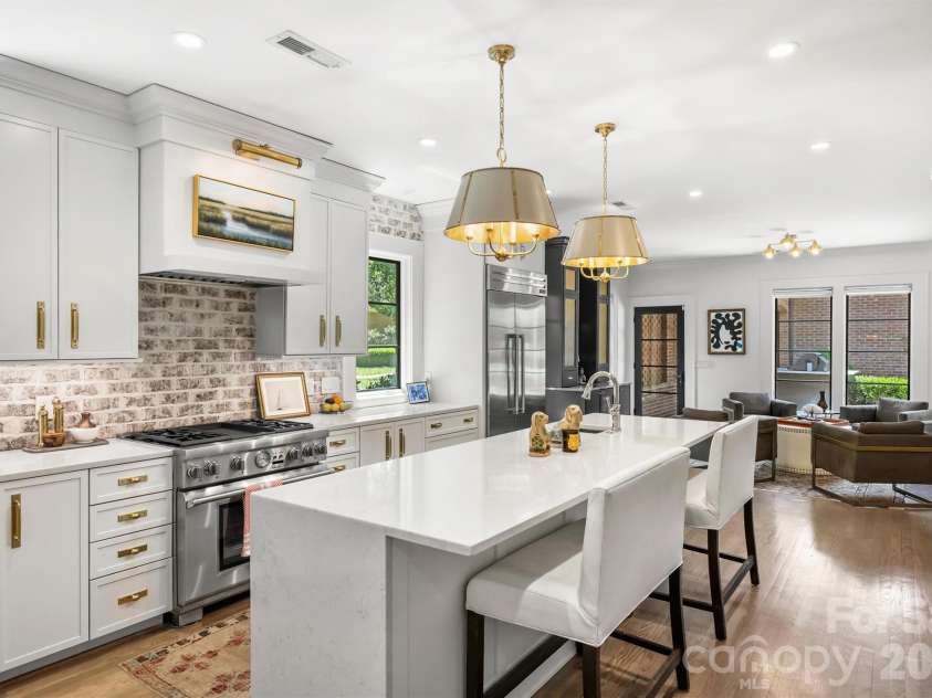 3610 Sharon Road, Charlotte, NC 28211.  MLS# CAR4381008, YatesRealty ID 23271. 