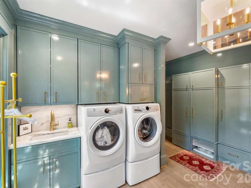 3610 Sharon Road, Charlotte, NC 28211.  MLS# CAR4381008, YatesRealty ID 23271. 