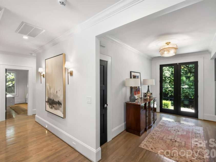 3610 Sharon Road, Charlotte, NC 28211.  MLS# CAR4381008, YatesRealty ID 23271. 