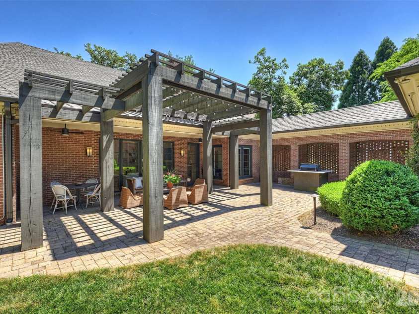 3610 Sharon Road, Charlotte, NC 28211.  MLS# CAR4381008, YatesRealty ID 23271. 