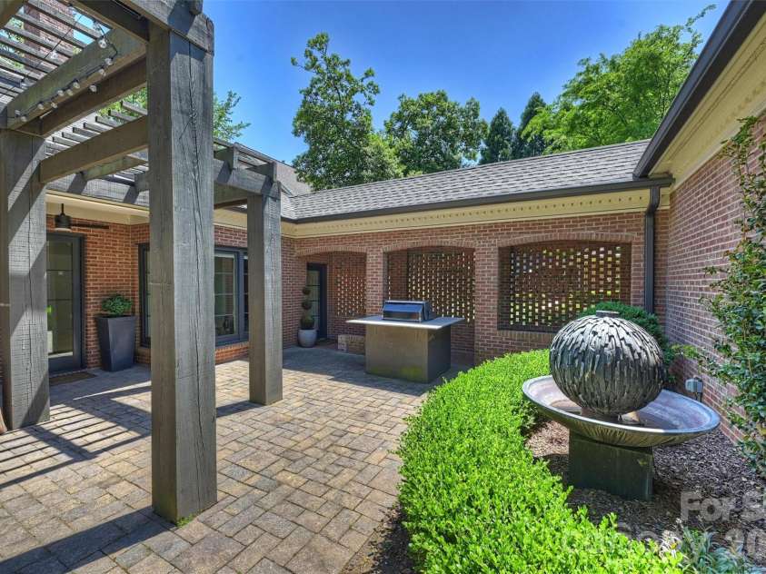 3610 Sharon Road, Charlotte, NC 28211.  MLS# CAR4381008, YatesRealty ID 23271. 