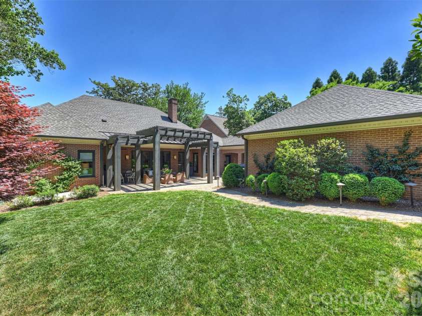 3610 Sharon Road, Charlotte, NC 28211.  MLS# CAR4381008, YatesRealty ID 23271. 