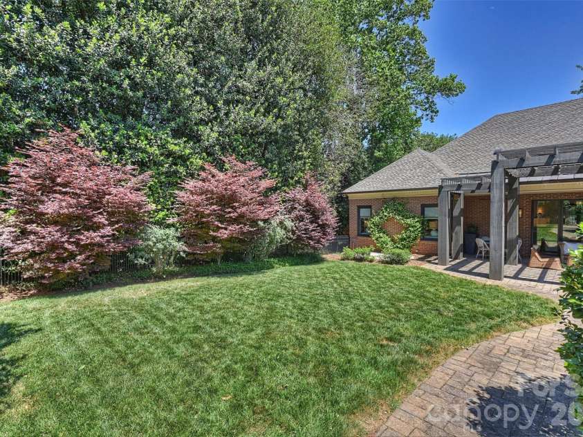 3610 Sharon Road, Charlotte, NC 28211.  MLS# CAR4381008, YatesRealty ID 23271. 