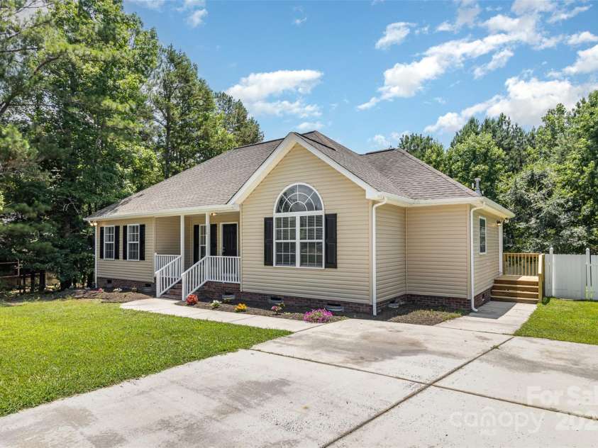 608 Red Hawk Way, Clover, SC 29710.  MLS# CAR4276470, YatesRealty ID 23273. 