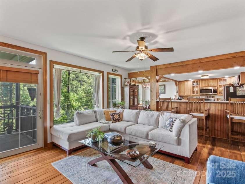 300 Creekside Way, Burnsville, NC 28714.  MLS# CAR4274498, YatesRealty ID 23274. 