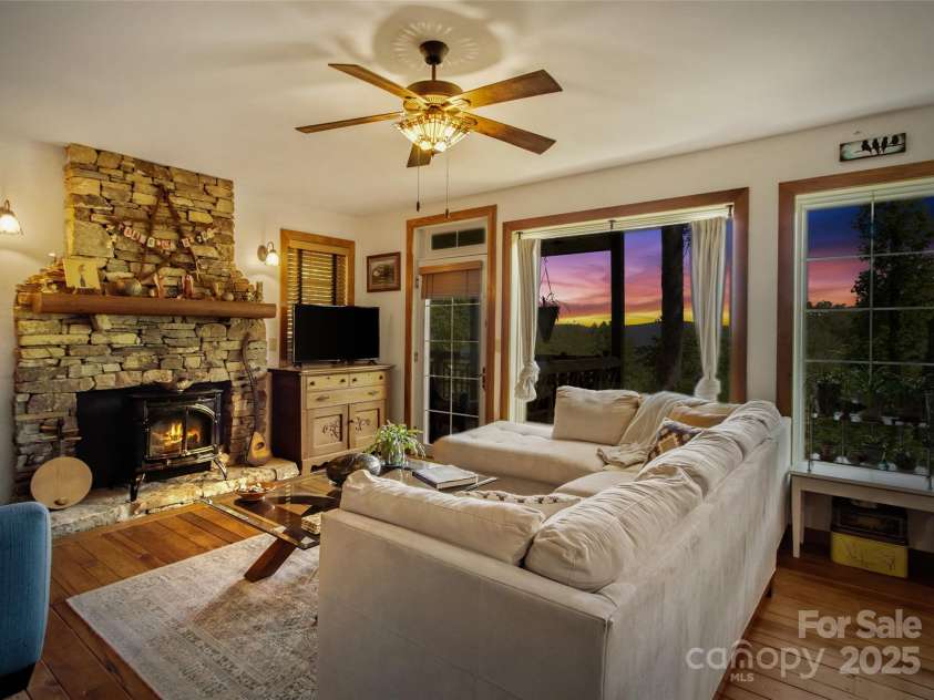 300 Creekside Way, Burnsville, NC 28714.  MLS# CAR4274498, YatesRealty ID 23274. 
