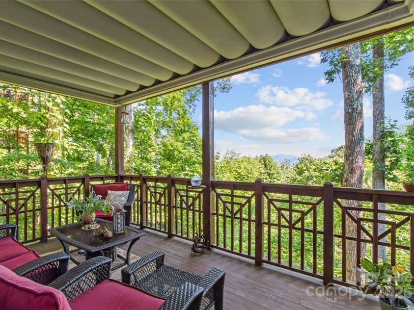 300 Creekside Way, Burnsville, NC 28714.  MLS# CAR4274498, YatesRealty ID 23274. 