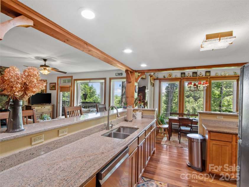 300 Creekside Way, Burnsville, NC 28714.  MLS# CAR4274498, YatesRealty ID 23274. 