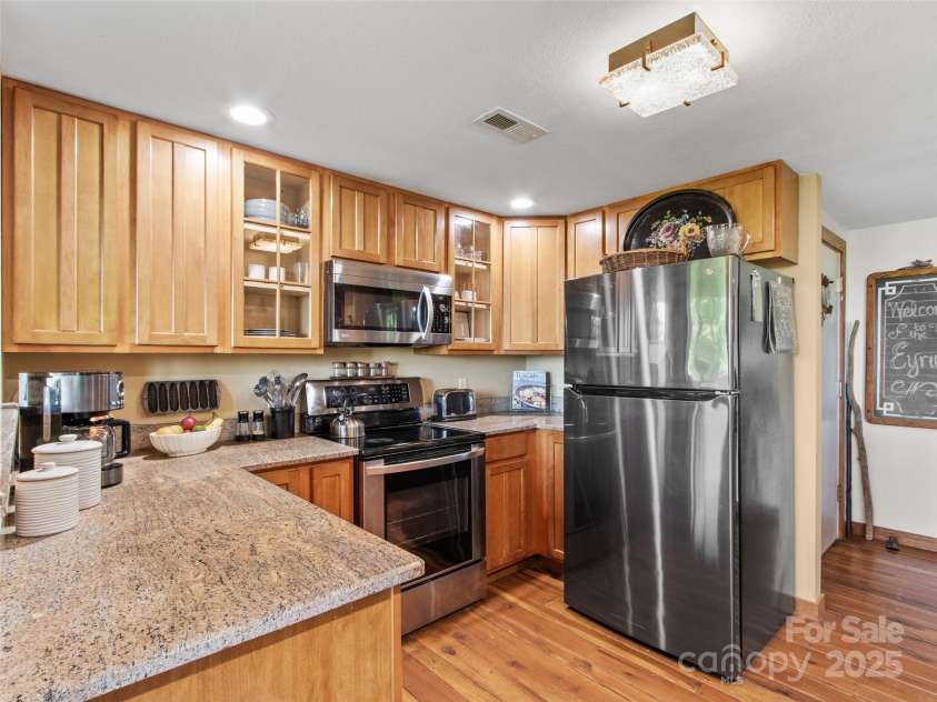300 Creekside Way, Burnsville, NC 28714.  MLS# CAR4274498, YatesRealty ID 23274. 