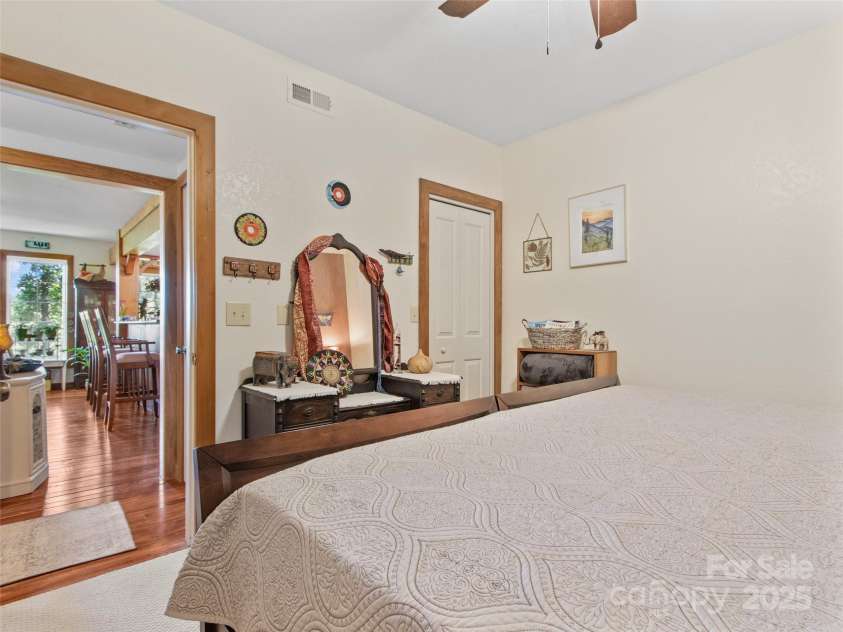 300 Creekside Way, Burnsville, NC 28714.  MLS# CAR4274498, YatesRealty ID 23274. 