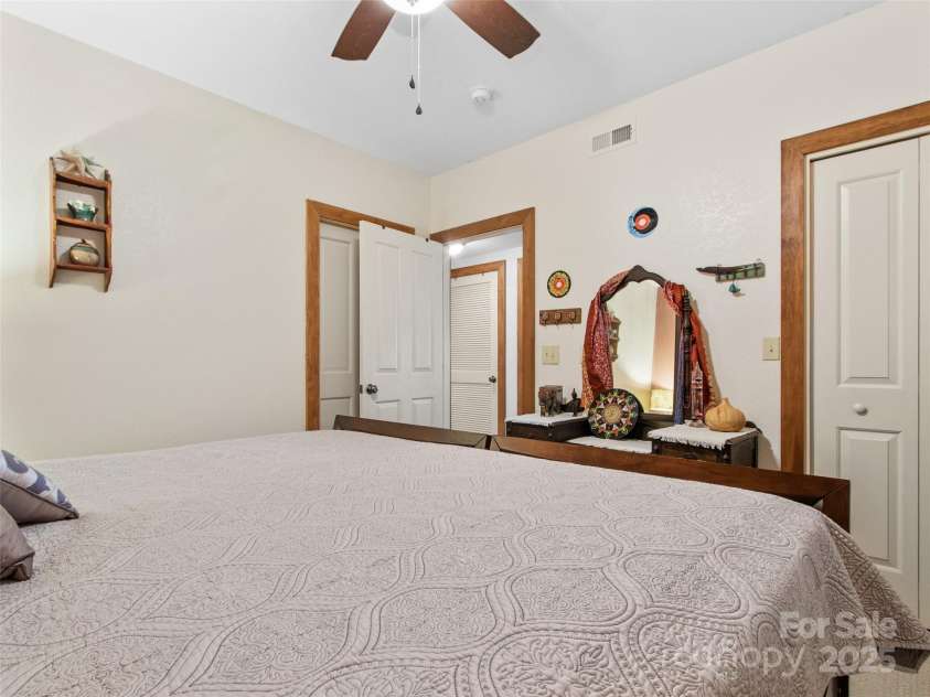300 Creekside Way, Burnsville, NC 28714.  MLS# CAR4274498, YatesRealty ID 23274. 