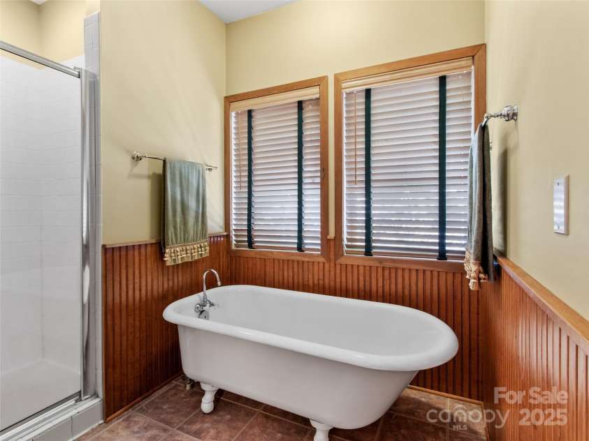 300 Creekside Way, Burnsville, NC 28714.  MLS# CAR4274498, YatesRealty ID 23274. 