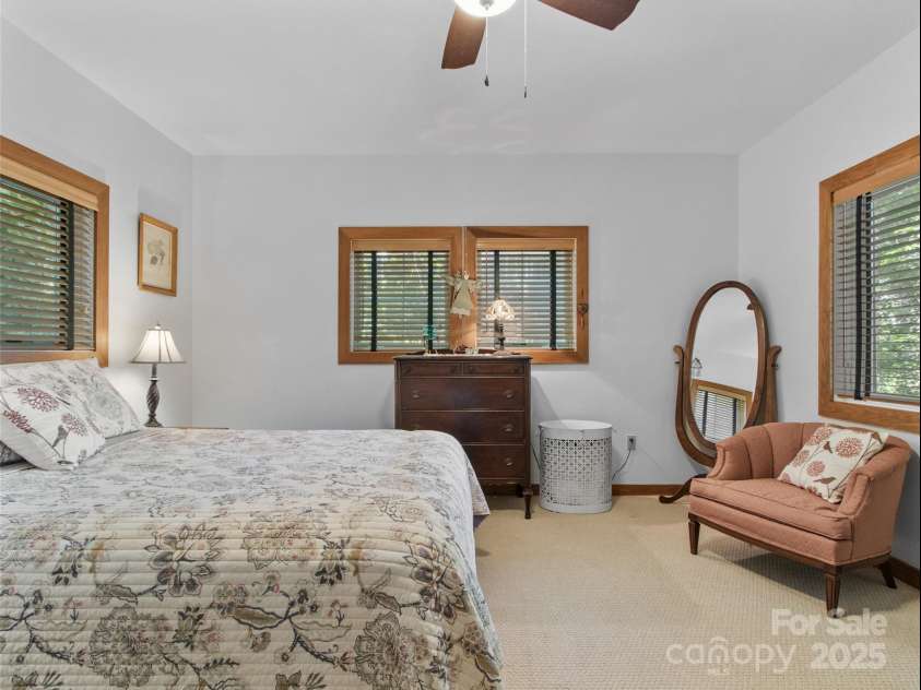 300 Creekside Way, Burnsville, NC 28714.  MLS# CAR4274498, YatesRealty ID 23274. 