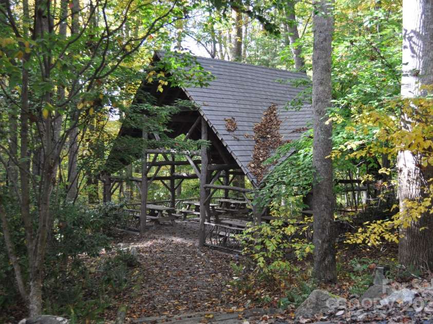 300 Creekside Way, Burnsville, NC 28714.  MLS# CAR4274498, YatesRealty ID 23274. 