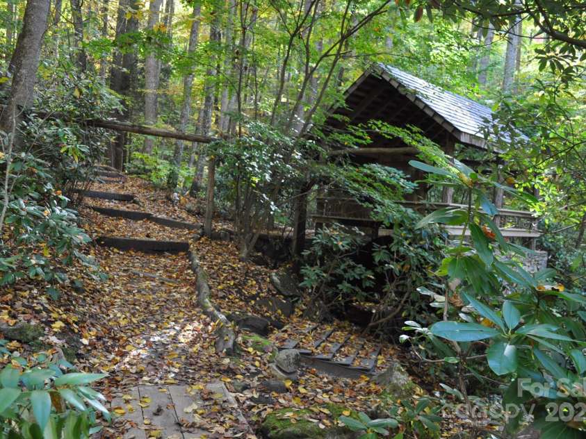 300 Creekside Way, Burnsville, NC 28714.  MLS# CAR4274498, YatesRealty ID 23274. 