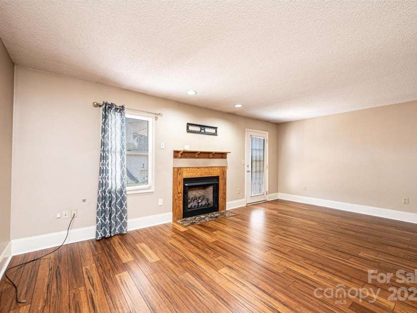 709 21st Avenue, Hickory, NC 28601.  MLS# CAR4276876, YatesRealty ID 23275. 