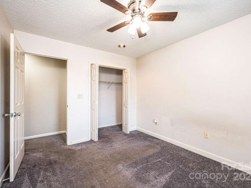 709 21st Avenue, Hickory, NC 28601.  MLS# CAR4276876, YatesRealty ID 23275. 