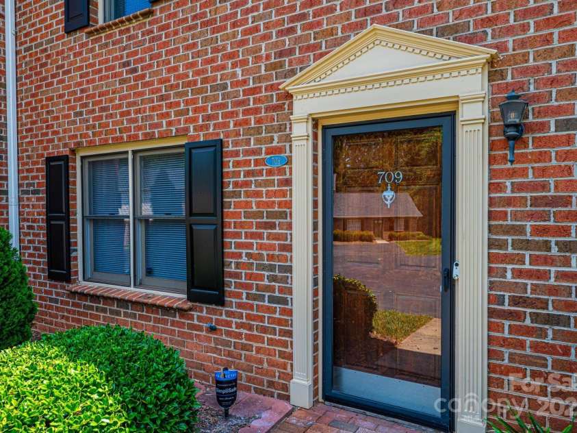 709 21st Avenue, Hickory, NC 28601.  MLS# CAR4276876, YatesRealty ID 23275. Front Door