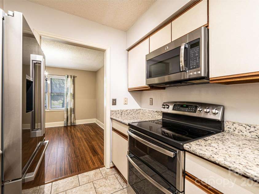 709 21st Avenue, Hickory, NC 28601.  MLS# CAR4276876, YatesRealty ID 23275. Kitchen