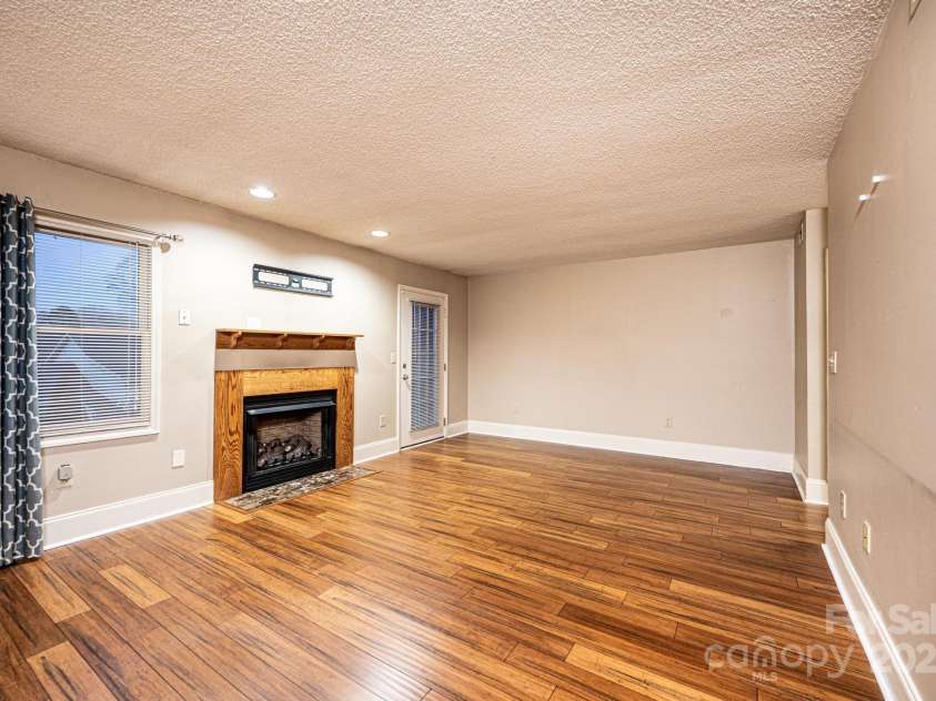 709 21st Avenue, Hickory, NC 28601.  MLS# CAR4276876, YatesRealty ID 23275. Living Room